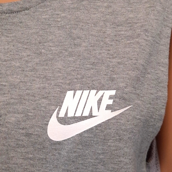 Mens Nike Legend Sleeveless Crew Neck Grey Tee with Upper Back Mesh Panel - Picture 3 of 9